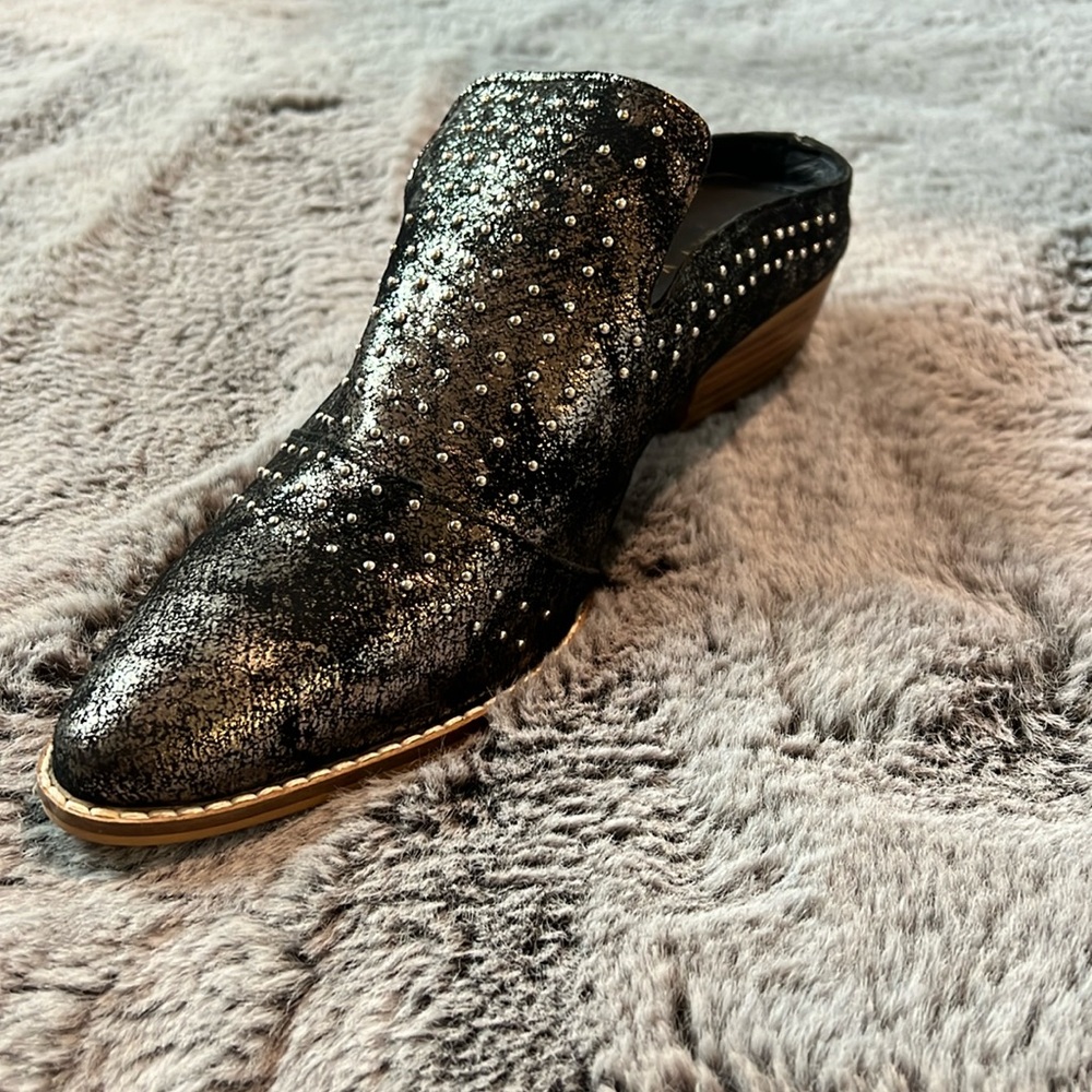 Black and silver, Very Volatile brand, size 8